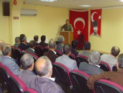 Jandarma köylüleri bilgilendirdi